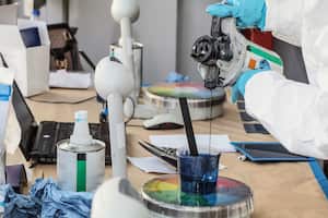 En el mercado hay pinturas saludables con bajos compuestos orgánicos volátiles y que absorben CO2.