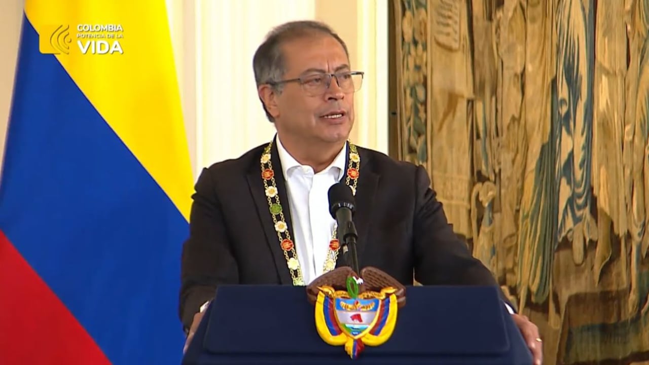 El presidente Gustavo Petro es condecorado por el Estado Palestino