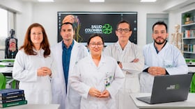 La formación hace parte del proceso académico de la Corporación Institución Universitaria Salud Colombia, donde estudiantes desarrollan habilidades técnicas en espacios destinados al aprendizaje práctico.