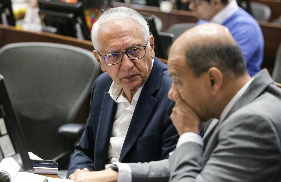 La comisión séptima de senado debate en el recinto de plenaria la reforma a la salud. En la foto: Guillermo Alfonso Jaramillo, ministro de Salud.