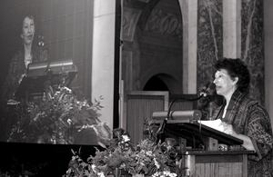 Fatima Merinissi, discurso de aceptación del Premio Erasmus 2004 (Países Bajos). Cortesía de la Fundación Praemium Erasmianum., CC BY-SA