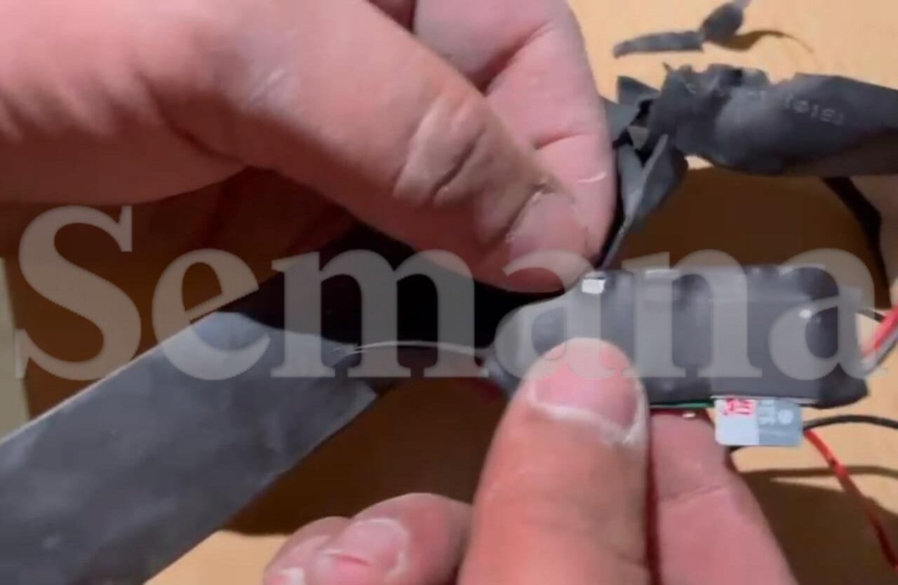 Micrófono encontrado en la sede de Federico Gutiérrez en Medellín.