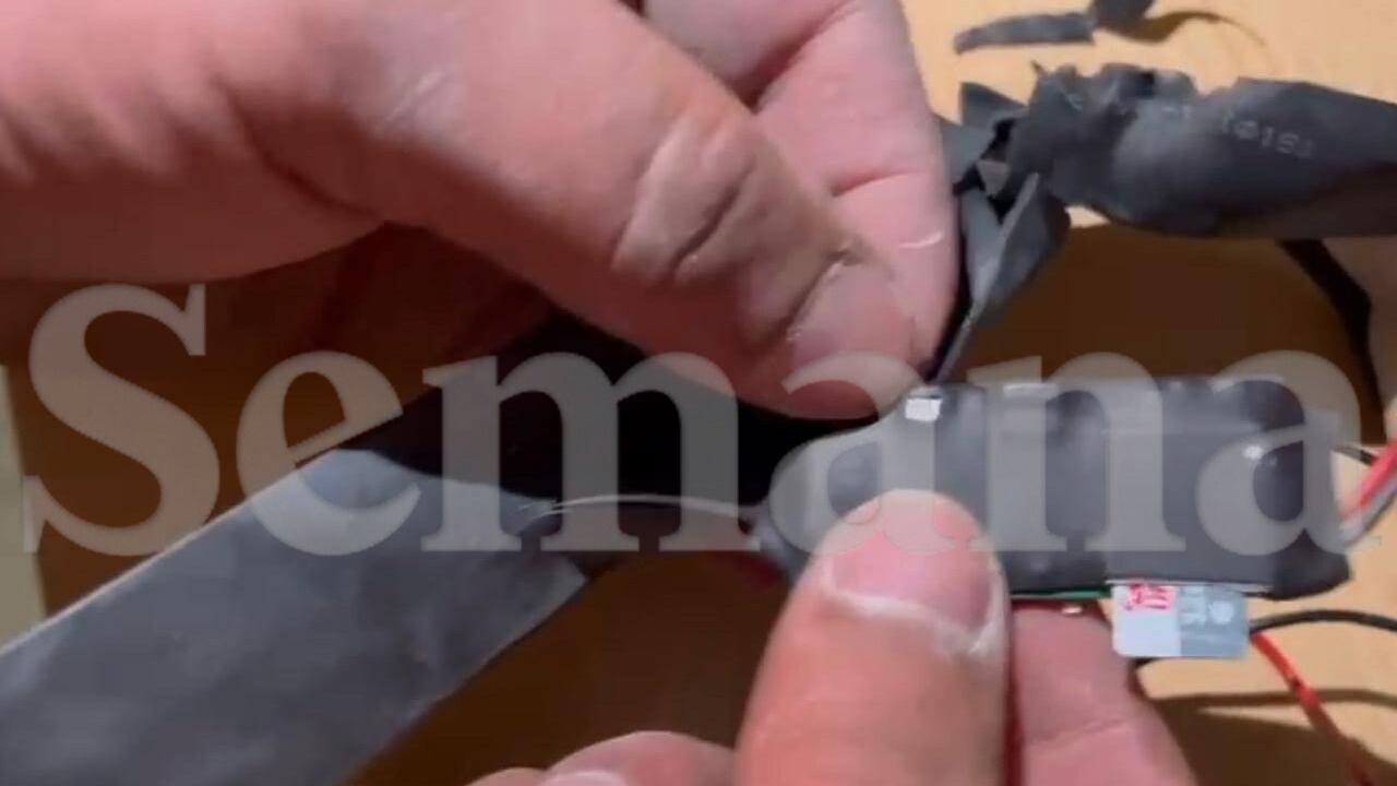 Micrófono encontrado en la sede de Federico Gutiérrez en Medellín.