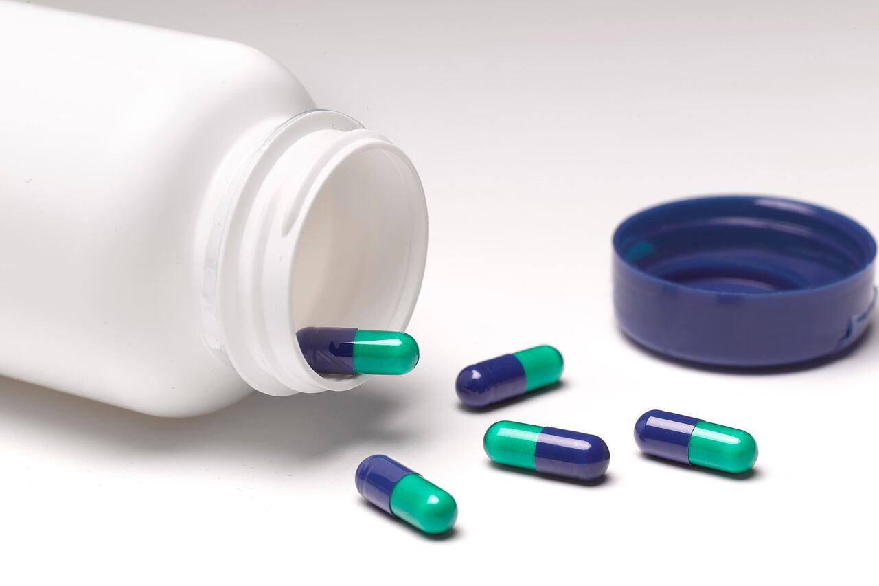 pastillas, capsulas, vitaminas, medicamentos.