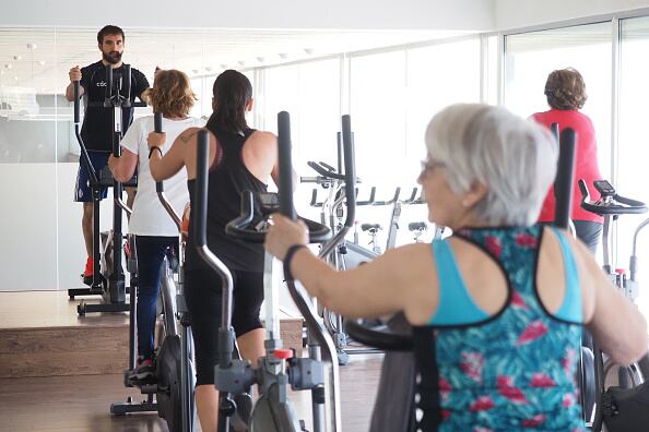 Muchos gimnasios pueden llegar a pagar hasta 16 dólares (unos 80.000 pesos colombianos) por hora. Incluso muchas personas contratan clases particulares. (Photo By Photogenic/Claudia Alba/Europa Press via Getty Images)