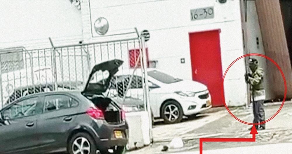  Este sujeto fungía como campanero durante el cinematográfico hurto a una fundidora de oro en Medellín. 