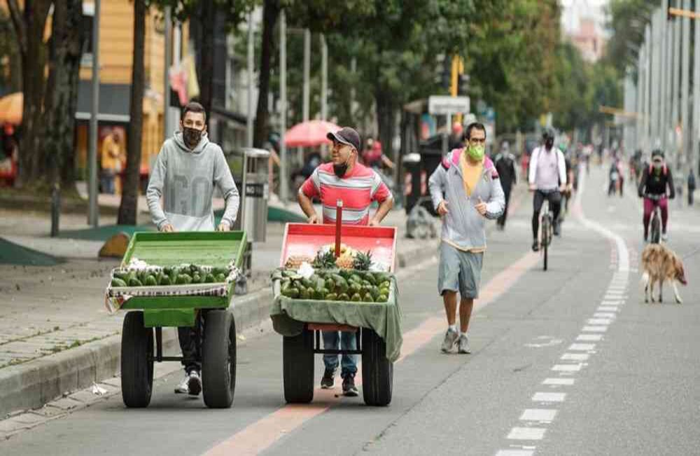 Las ventas durante el recorrido de la ciclovía. Foto Karen Salamanca SEMANA