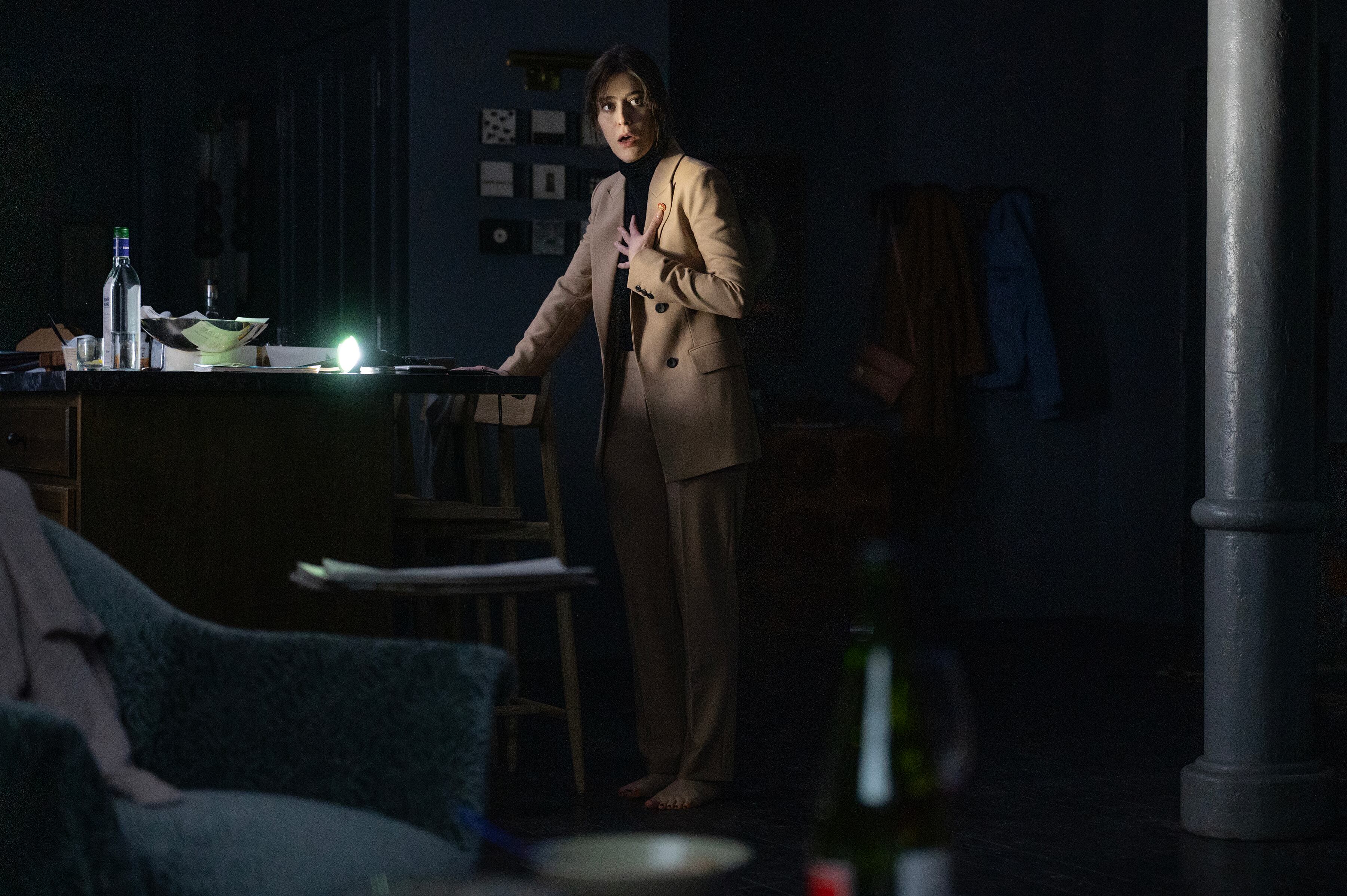 ZERO DAY. (L to R) Matthew Modine as Richard Dreyer and Lizzy Caplan as Alexandra Mullen in Episode 102 of Zero Day. Cr. Sarah Shatz/Netflix © 2024