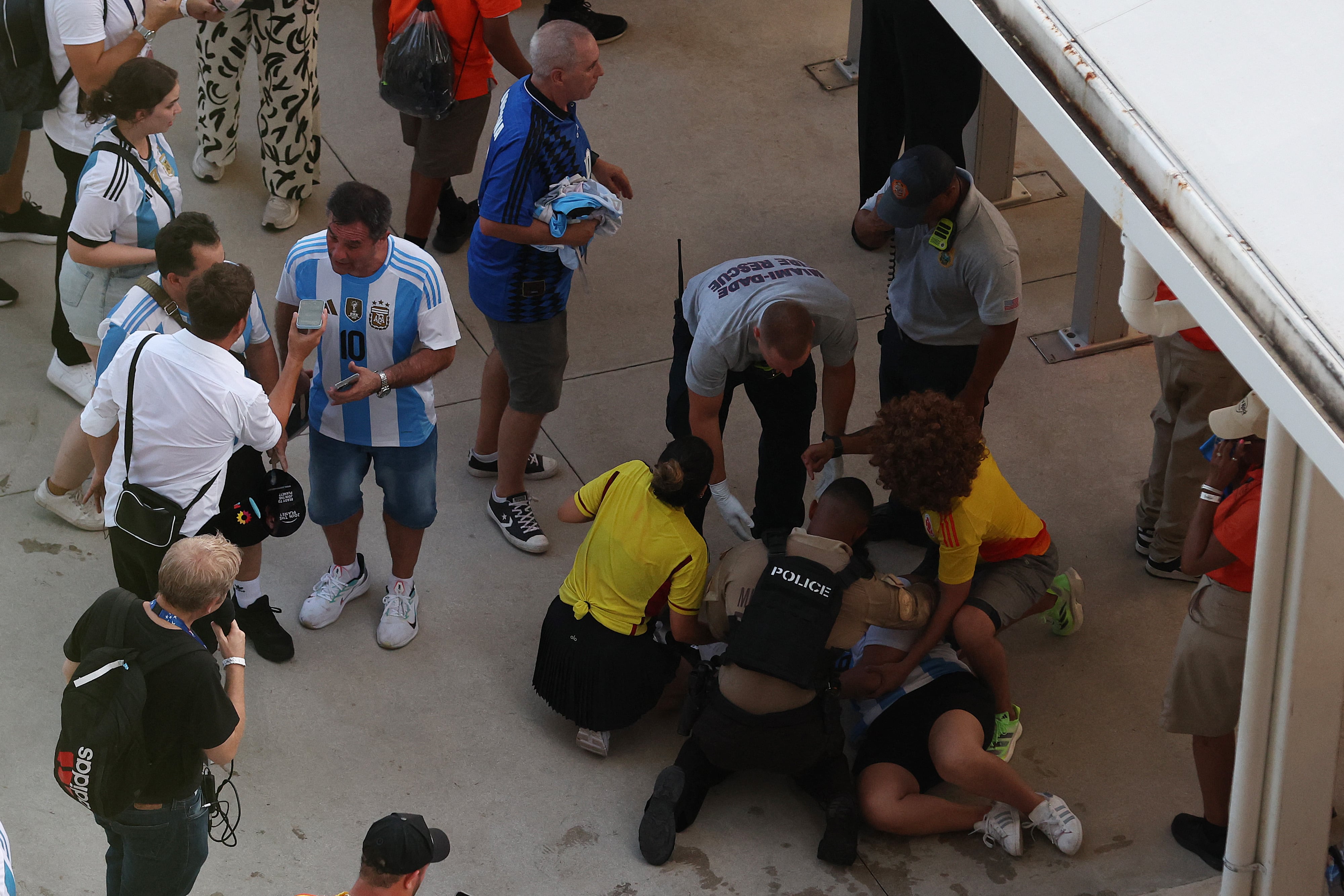 MIAMI GARDENS, FLORIDA - JULY 14: Police detain fan of Argentina prior to the CONMEBOL Copa America 2024 Final match between Argentina and Colombia at Hard Rock Stadium on July 14, 2024 in Miami Gardens, Florida.   Megan Briggs/Getty Images/AFP (Photo by Megan Briggs / GETTY IMAGES NORTH AMERICA / Getty Images via AFP)