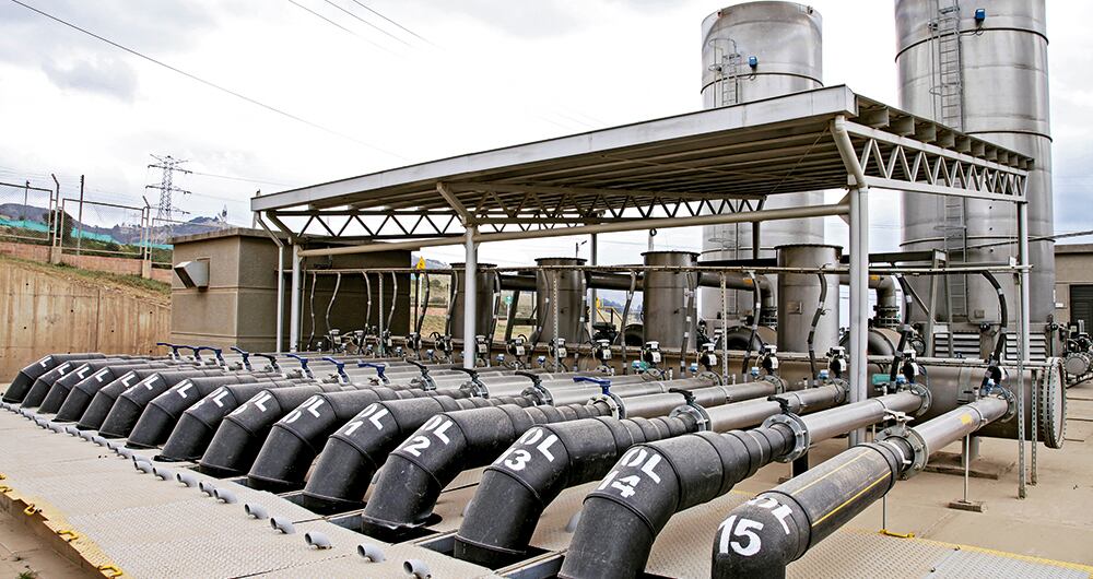  Hace 14 años inició un proyecto de generación de gas a partir de los desechos de Doña Juana. La planta está subutilizada ante la imposibilidad de distribuir o comercializar mayores volúmenes.  Este desarrollo entrega al Distrito cerca de 4.000 millones de pesos por año.