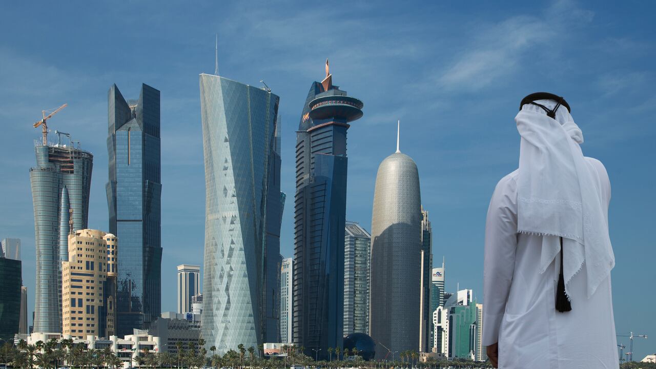 El orígen de los apellidos depende del lugar donde está ubicado el territorio y la influencia extranjera que haya experiementado