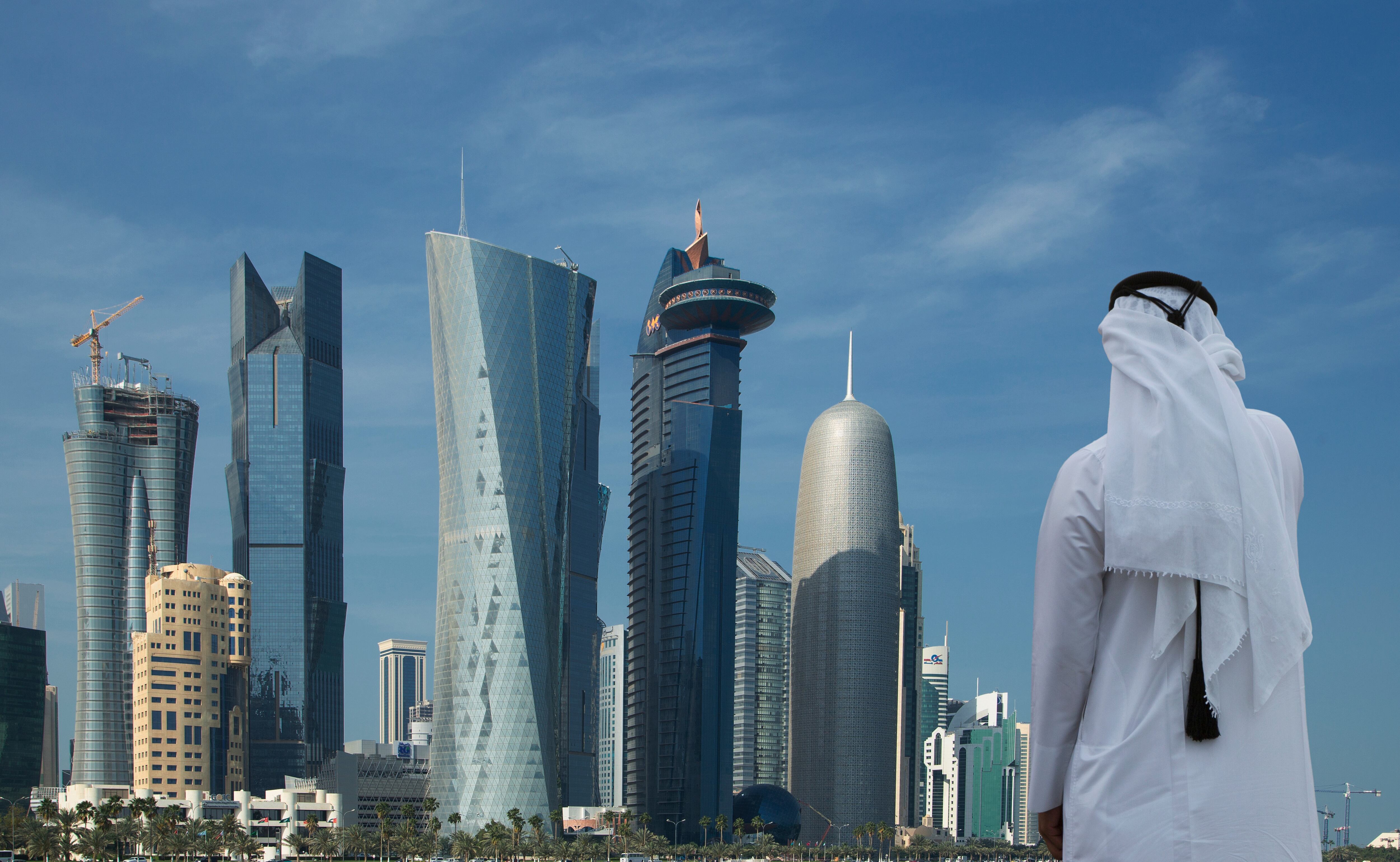 El orígen de los apellidos depende del lugar donde está ubicado el territorio y la influencia extranjera que haya experiementado