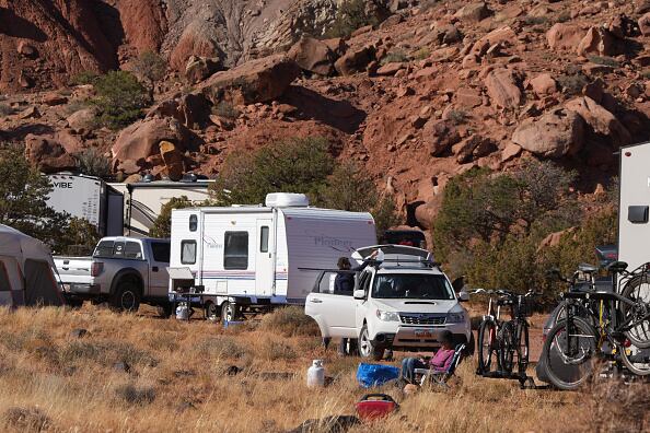 Será visible entre 30 segundos y cinco minutos, en función del lugar de observación. No obstante, la NASA urge a las personas tomar medidas preventivas y utilizar lentes de visión solar, nunca lentes de sol regulares, para preservar su visión.
