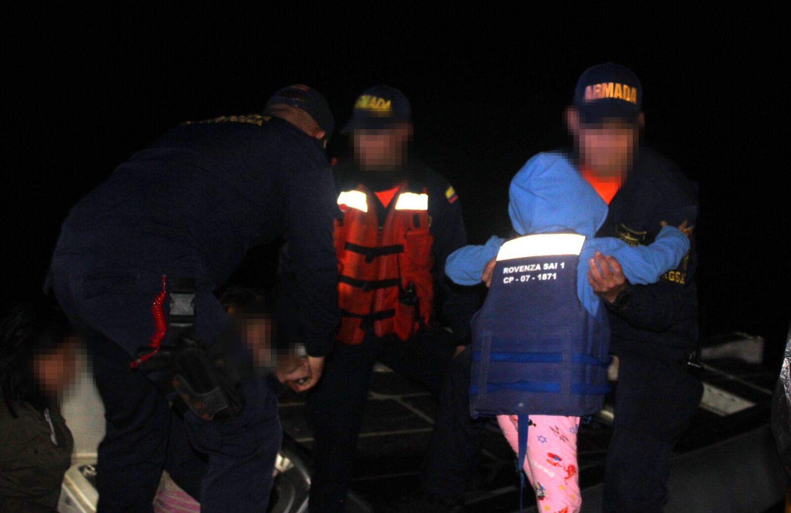 Entre los migrantes rescatados había menores de edad.