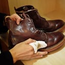 Los zapatos de cuero pueden perder el brillo con el paso del tiempo.