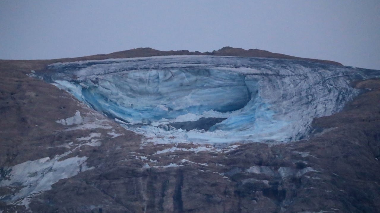 Al menos seís muertos dejó el derrumbe del glaciar en los Alpes Italianos. (Photo by Pierre TEYSSOT / AFP)