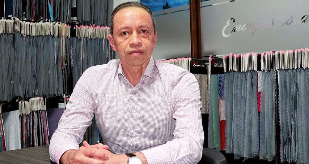 Juan Carlos atehortúa Gerente general de Encajes S. A.