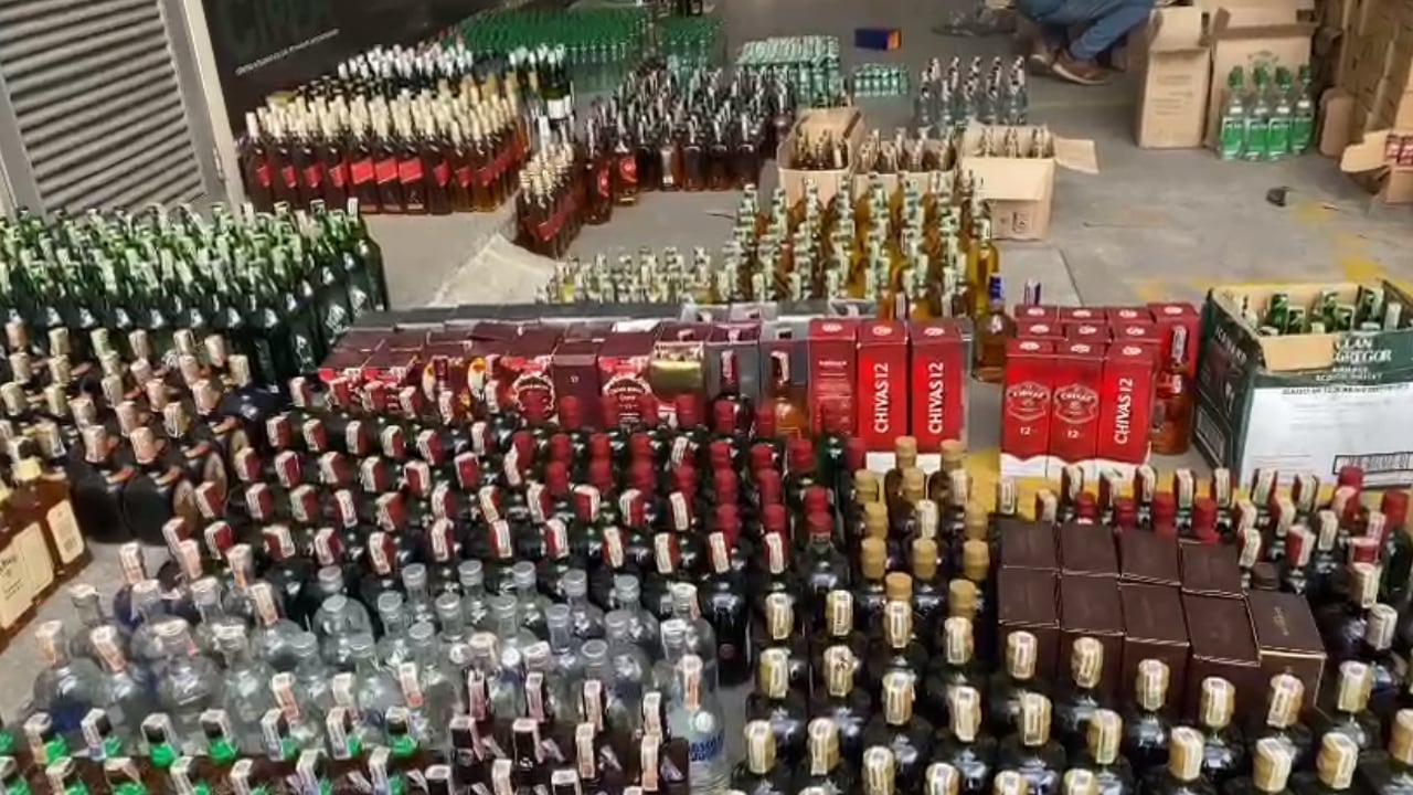Incautación masiva de licor adulterado en Bogotá: más de 5.000 botellas decomisadas y tres personas capturadas