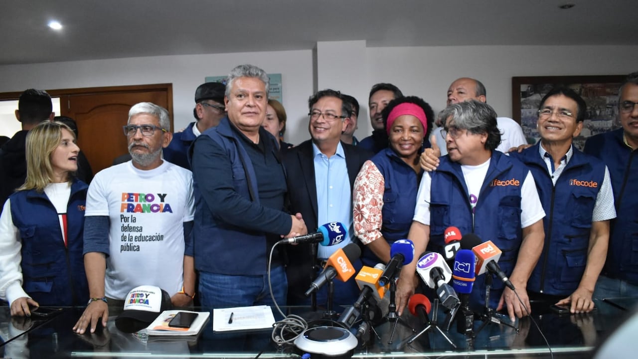 Gustavo Petro rueda de prensa Fecode