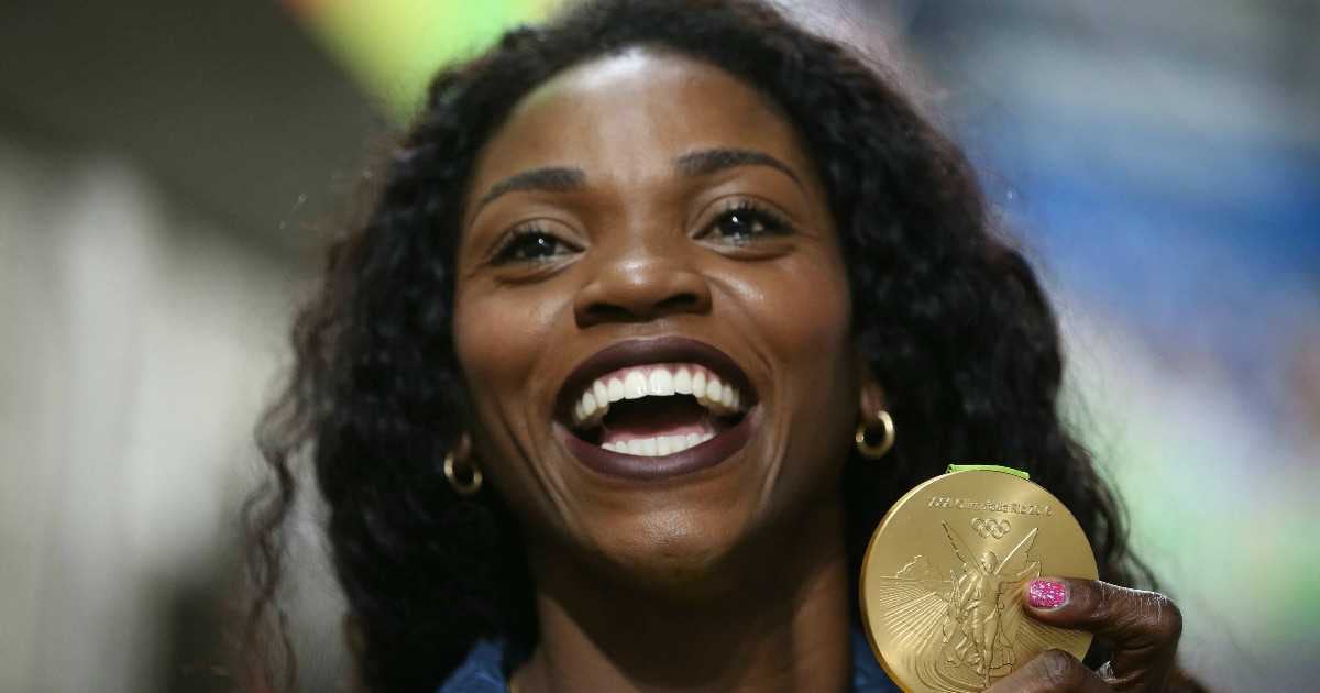 Alegría que vale oro para Caterine. EFE/Marcelo Sayão