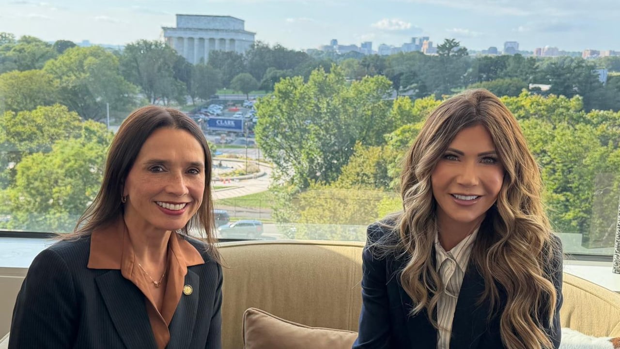 María Consuelo Araújo y Kristi Noem, funcionarias de Colombia y Estados Unidos, respectivamente.