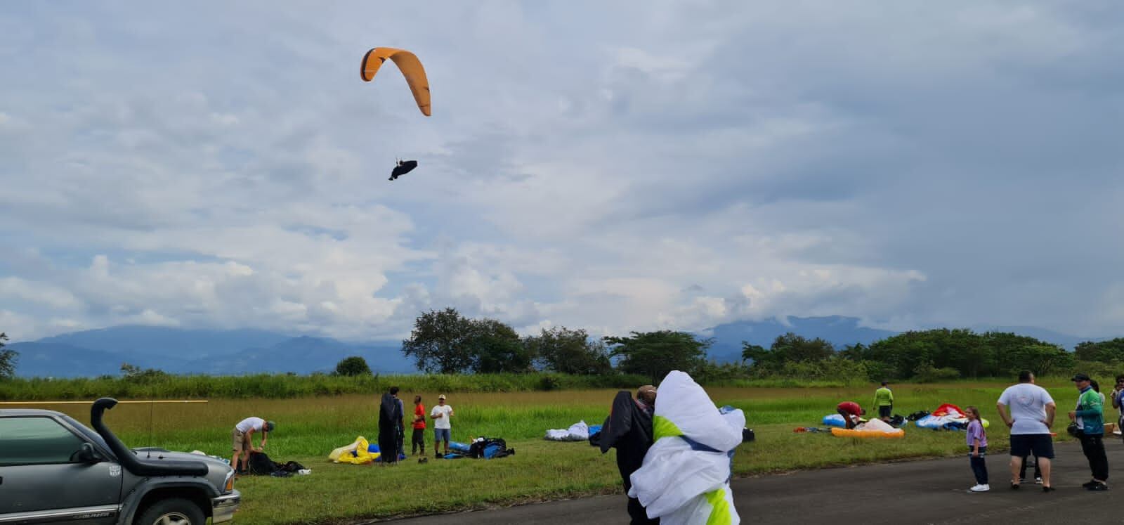 EN ROLDANILLO VALLE SE INICIÓ CALENDARIO MUNDIAL DE PARAPENTISMO CON 300 COMPETIDORES DE 38 PAISES.
