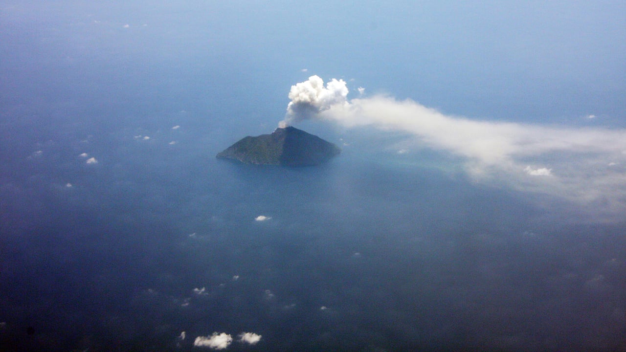 Los expertos predicen que este volcán submarino entrará en erupción en algún momento de 2025.