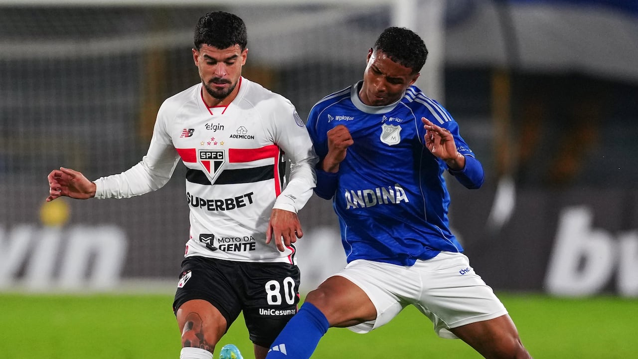 Carlos Sarabia con Cauly Oliveira.