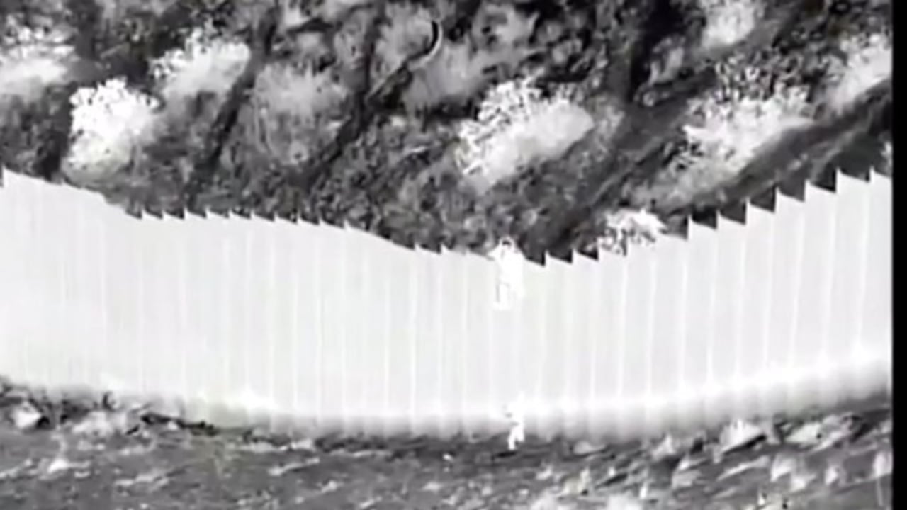 El impresionante video que muestra cómo unas niñas son arrojadas desde el muro de la frontera entre México y Estados Unidos