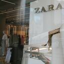 Una tienda de Zara en el centro de Madrid, el día que Inditex ha anunciado que acometerá 56 cierres durante el verano, a 13 de mayo de 2021, en Madrid (España). Inditex realizará esos cierres durante los meses de junio, julio y agosto, con la recolocación de sus 475 empleados en otros establecimientos del grupo, que continúa así con su proceso de transformación digital, que implica la absorción de locales pequeños y la apuesta por establecimientos de mayor tamaño.
13 MAYO 2021;INDITEX;CIERRE;DESPIDOS;
Cézaro De Luca / Europa Press
(Foto de ARCHIVO)
13/5/2021