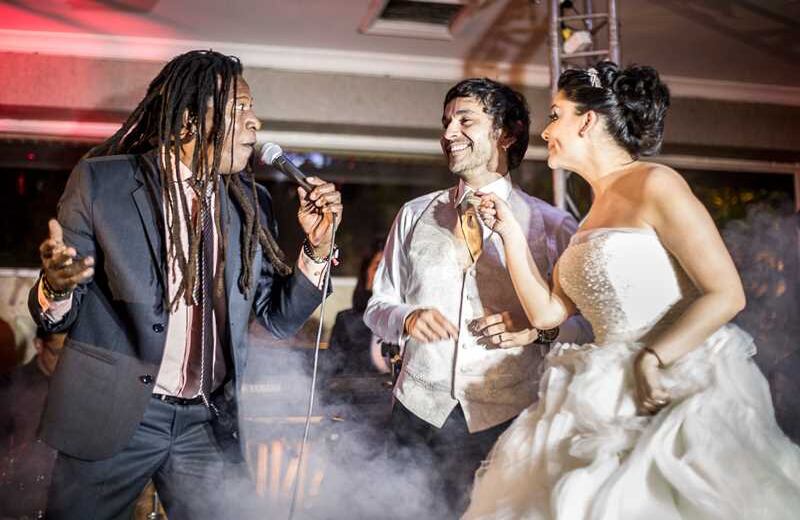 “El palenquero fino” le canta al amor en el Club Metropolitan de Bogotá. Foto: cortesía Hanz Rippe