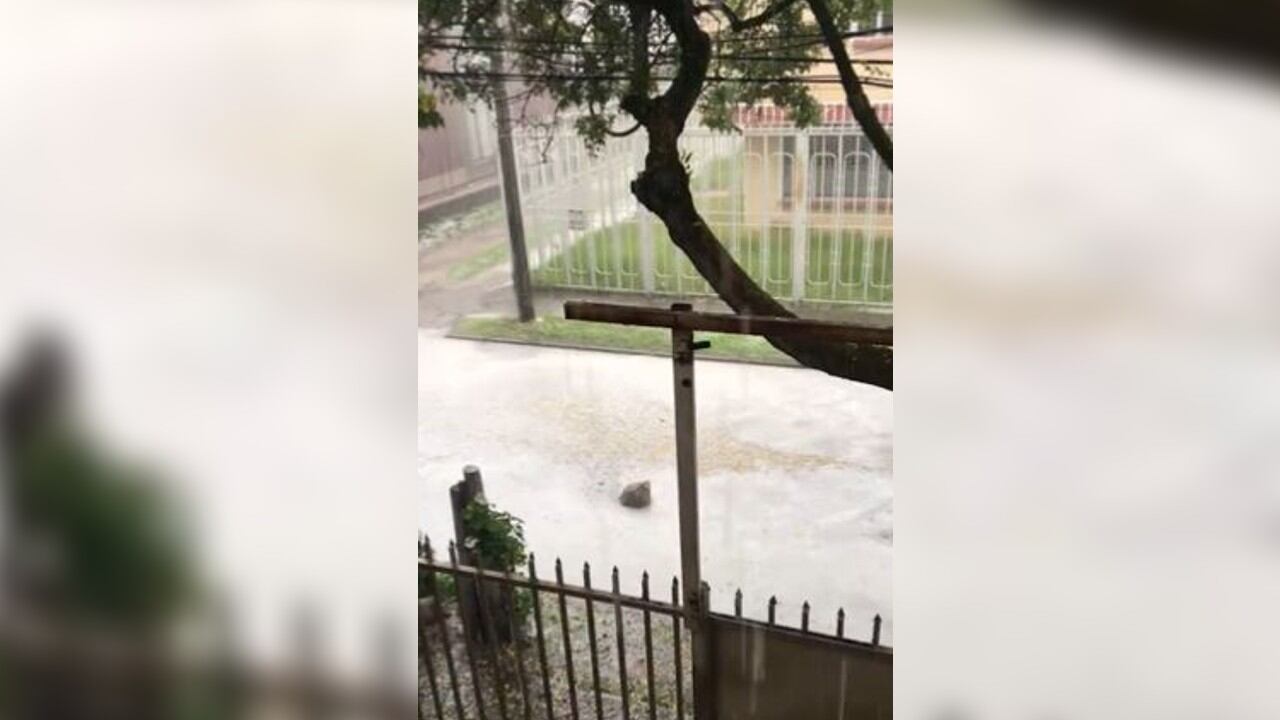 En la tarde de este jueves 19 de enero cayó granizo en el noroccidente de Bogotá.