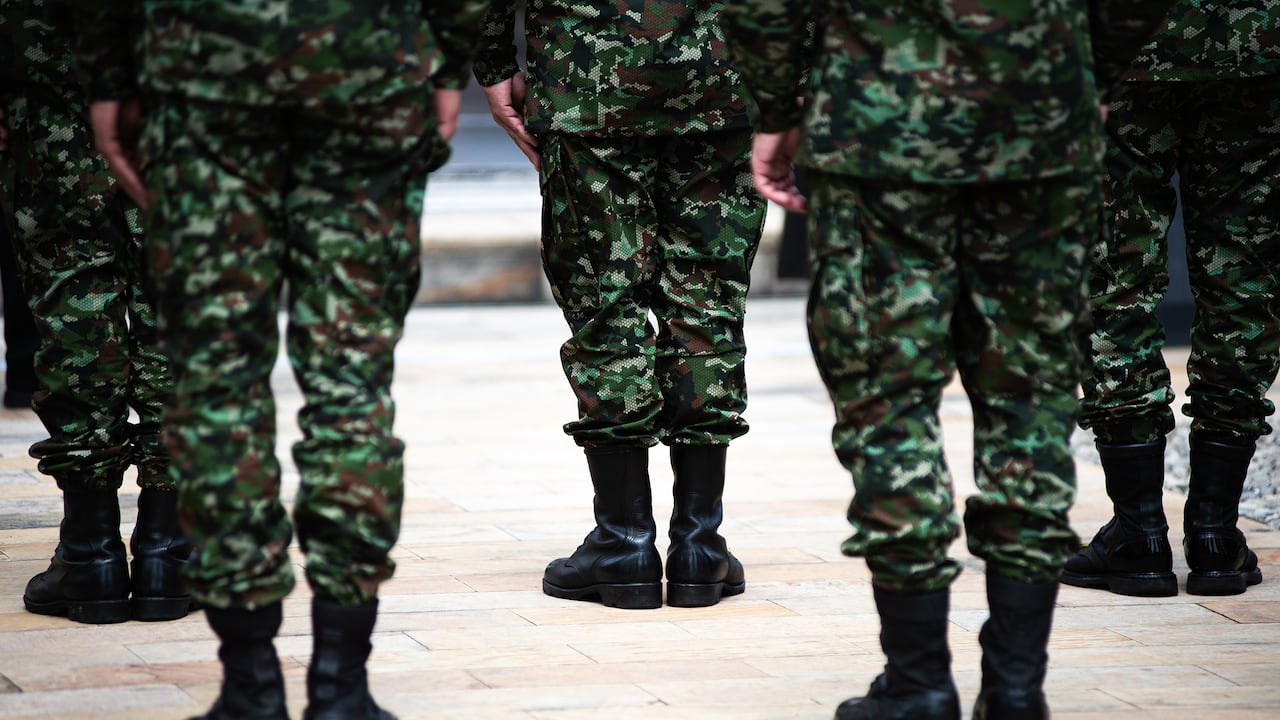 Soldados que recibieron honores durante la ceremonia de honores a soldados e indígenas que ayudaron en el rescate de los niños desaparecidos durante la 'Operación Esperanza', en Bogotá, Colombia, el 26 de junio de 2023. (Foto de Sebastian Barros/NurPhoto vía Getty Images)