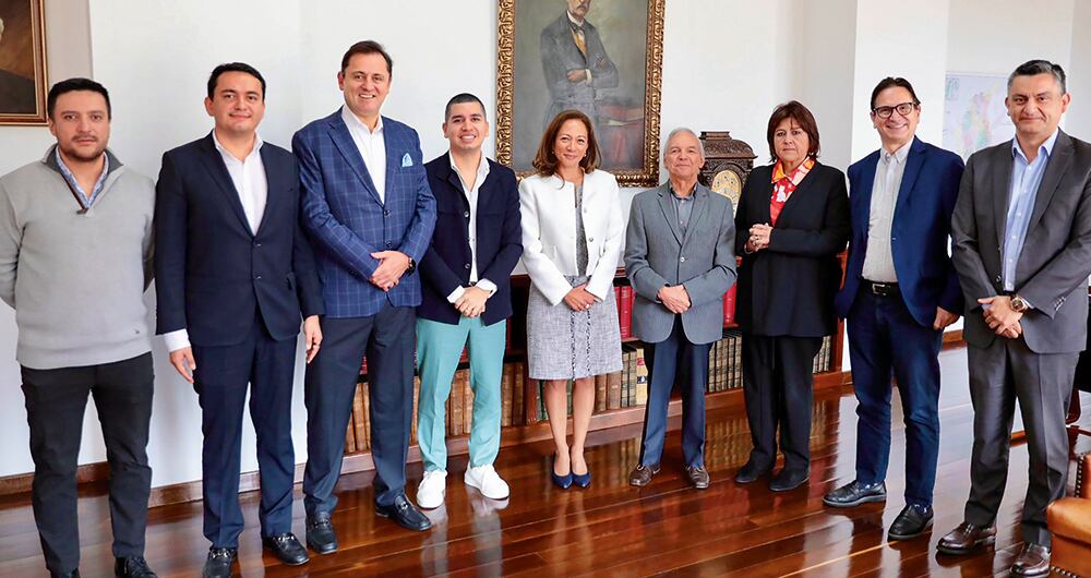   Reunión entre banqueros y el Gobierno para crear un programa de créditos dirigidos a ciertos sectores, como la economía popular.