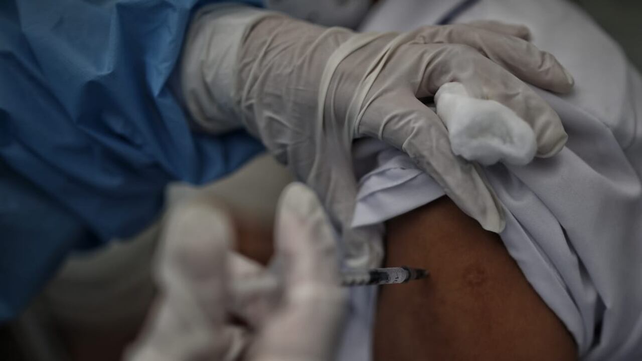 Primer día Jornada de vacunación contra covid-19 al personal medico de primera línea.