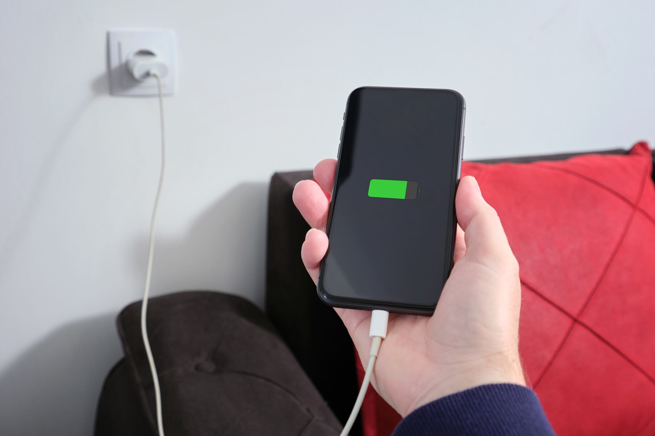 Especialistas aseguran que suspender las conexiones inalámbricas mediante un botón conocido ayuda a que toda la energía se concentre en la batería del celular.