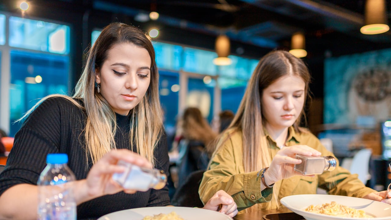 El consumo de sal en exceso puede resultar muy perjudicial para la salud.