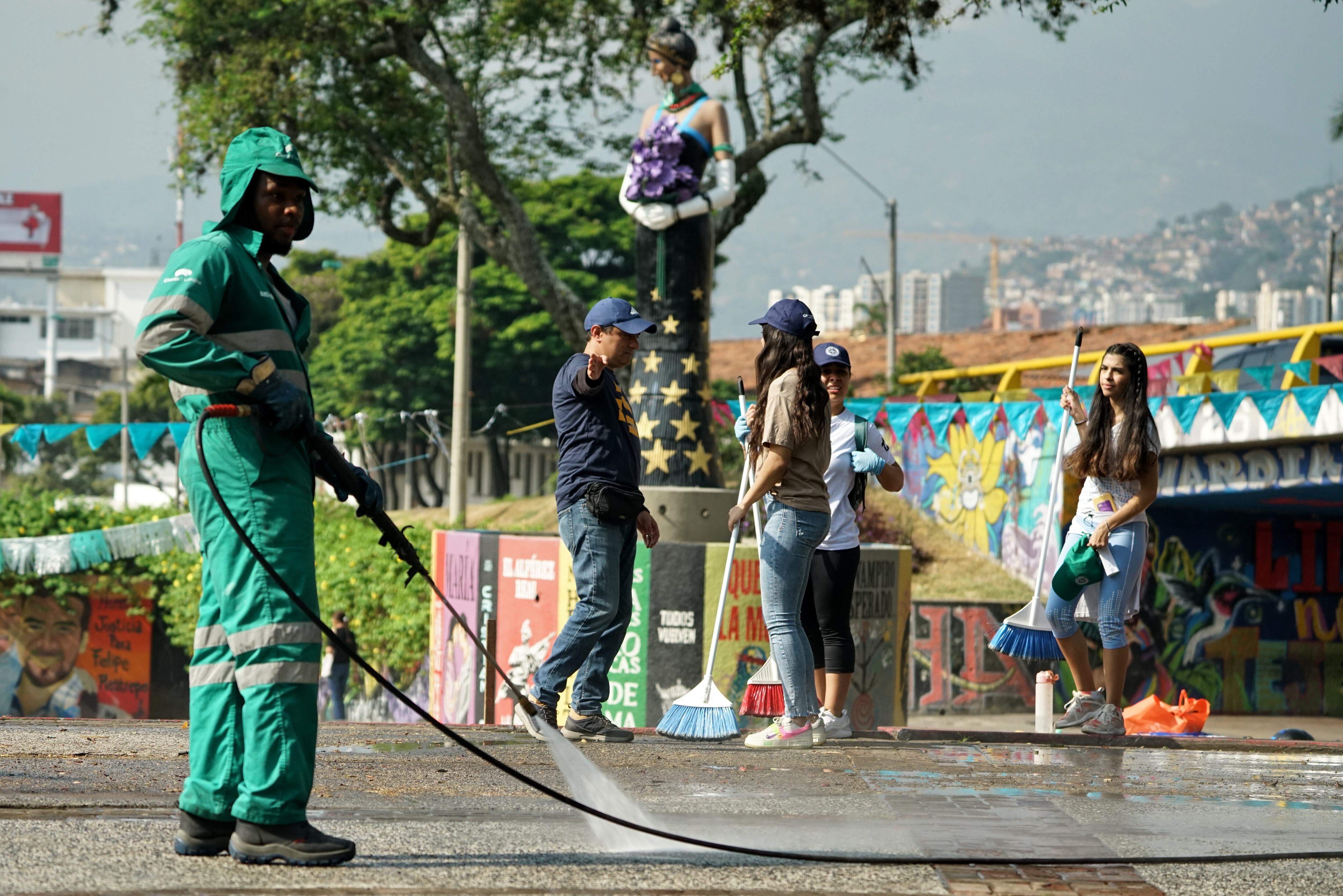Cali, Ciudad Limpia, realizó jornada de recuperación en el monumento de Jovita. Donde se realizó, limpieza, barrido y recolección de residuos. Con esta jornada se vinculan a la Campaña Volvamos a mi Cali Bella.