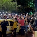 Seguidores de Darío Gómez a las afueras del centro hospitalario.