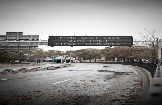 La mayoría de los aeropuertos de la zona operan con normalidad, mientras que la reapertura de puentes y algunos túneles ha facilitado el reparto de alimentos y demás bienes a supermercados y tiendas.