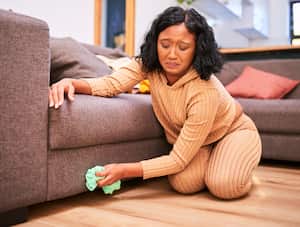 Existen remedios caseros efectivos para quitar las manchas de los muebles.