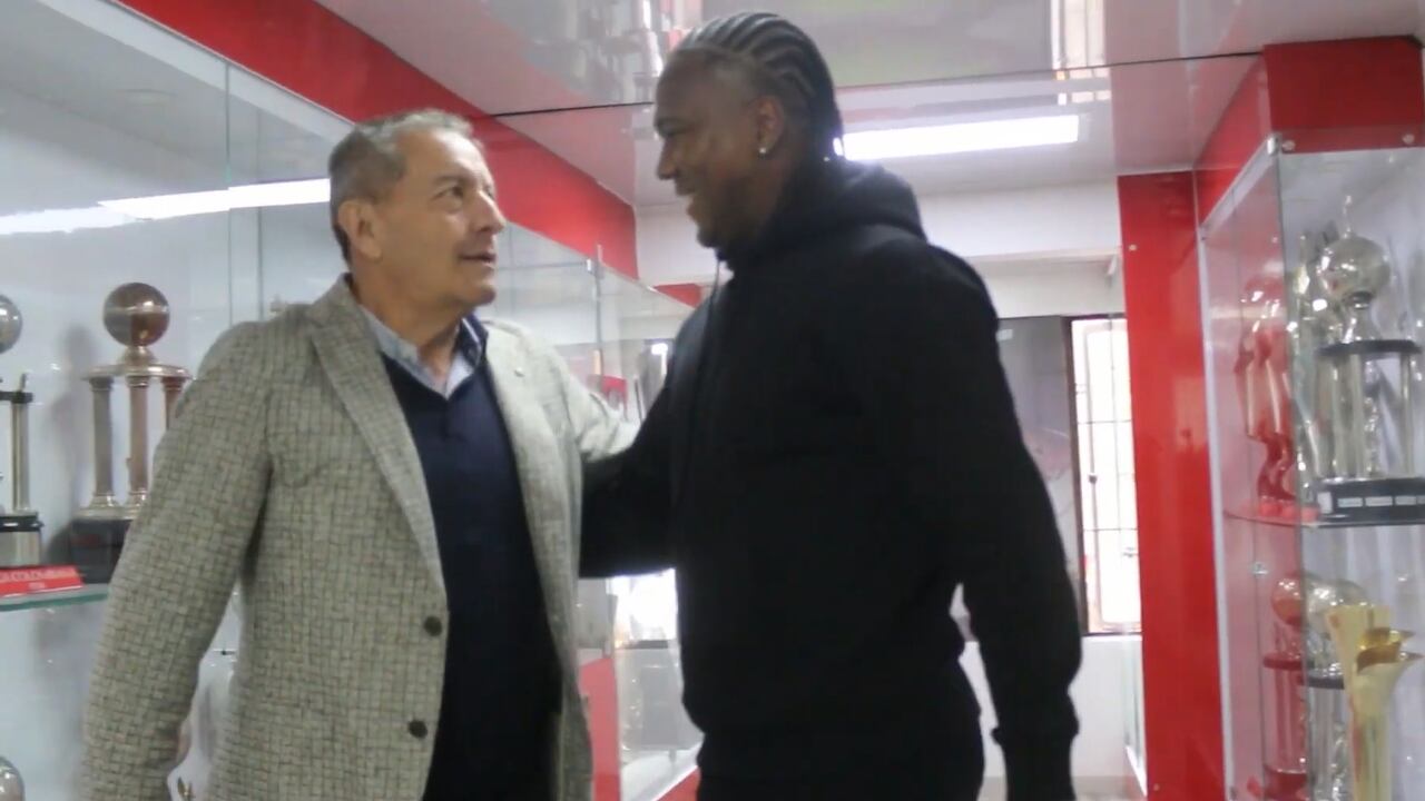 Hugo Rodallega y su encuentro con el presidente Méndez en la sede de Santa Fe