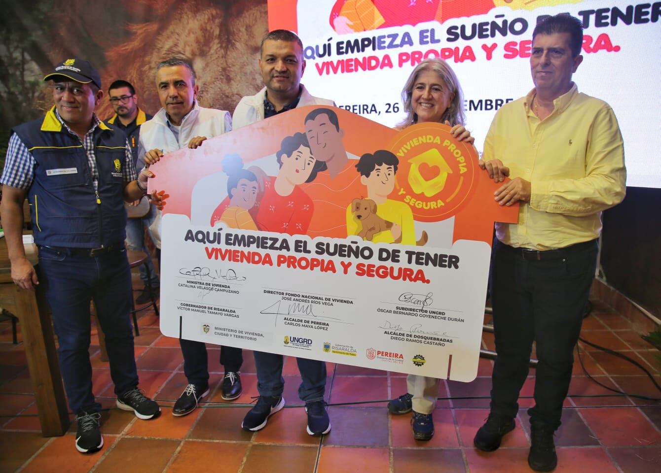 ministra de vivienda catalina velasco La jornada en Sevilla finalizó con la visita al proyecto de vivienda de interés social La Castilla