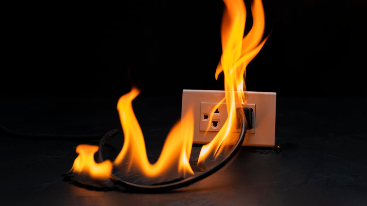 La electrocución es un riesgo real si no se toman las precauciones necesarias.