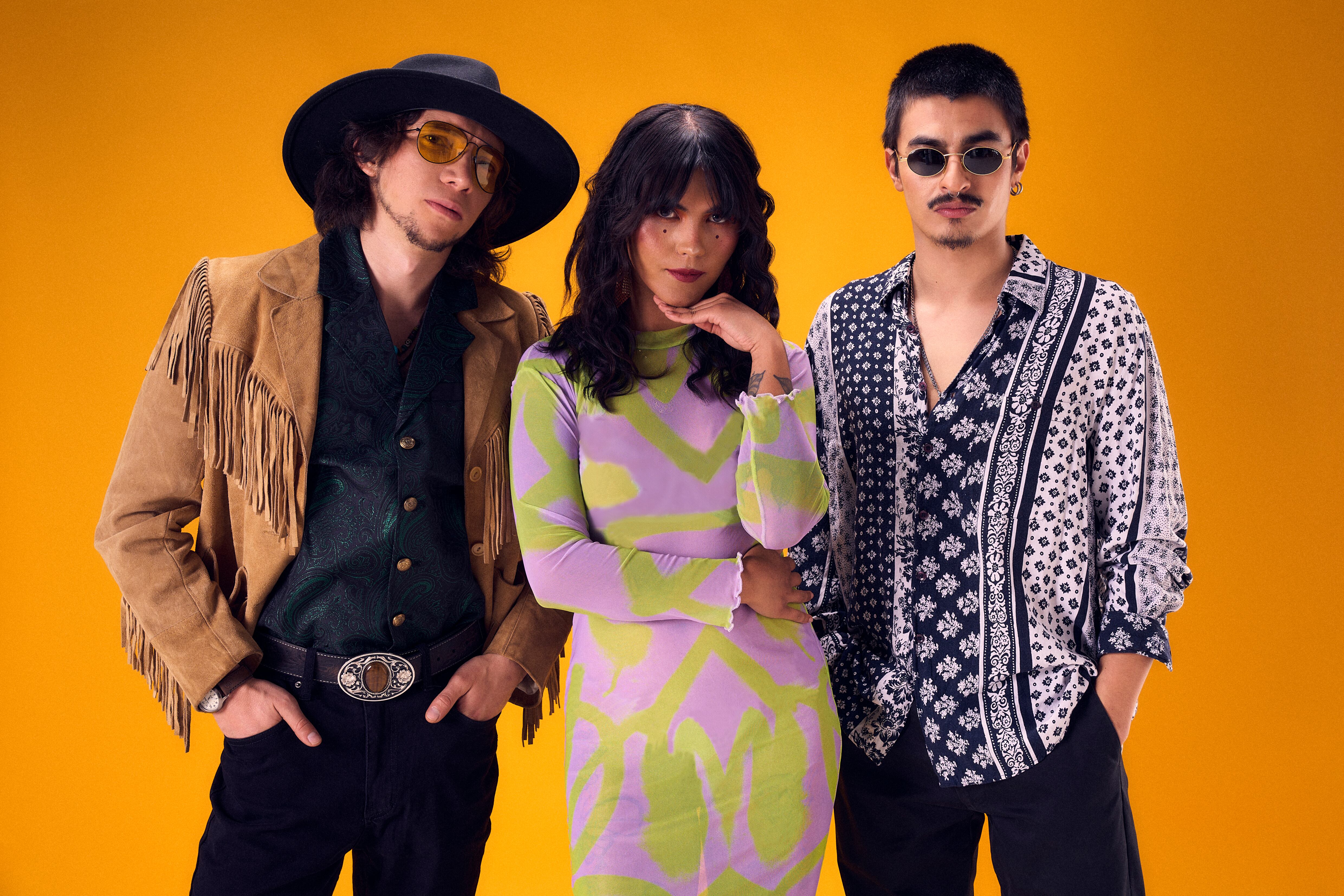 Balthvs es la unión de Balthazar Aguirre (guitarra), Johanna Mercuriana (bajo) y Santiago Lizcano (batería).