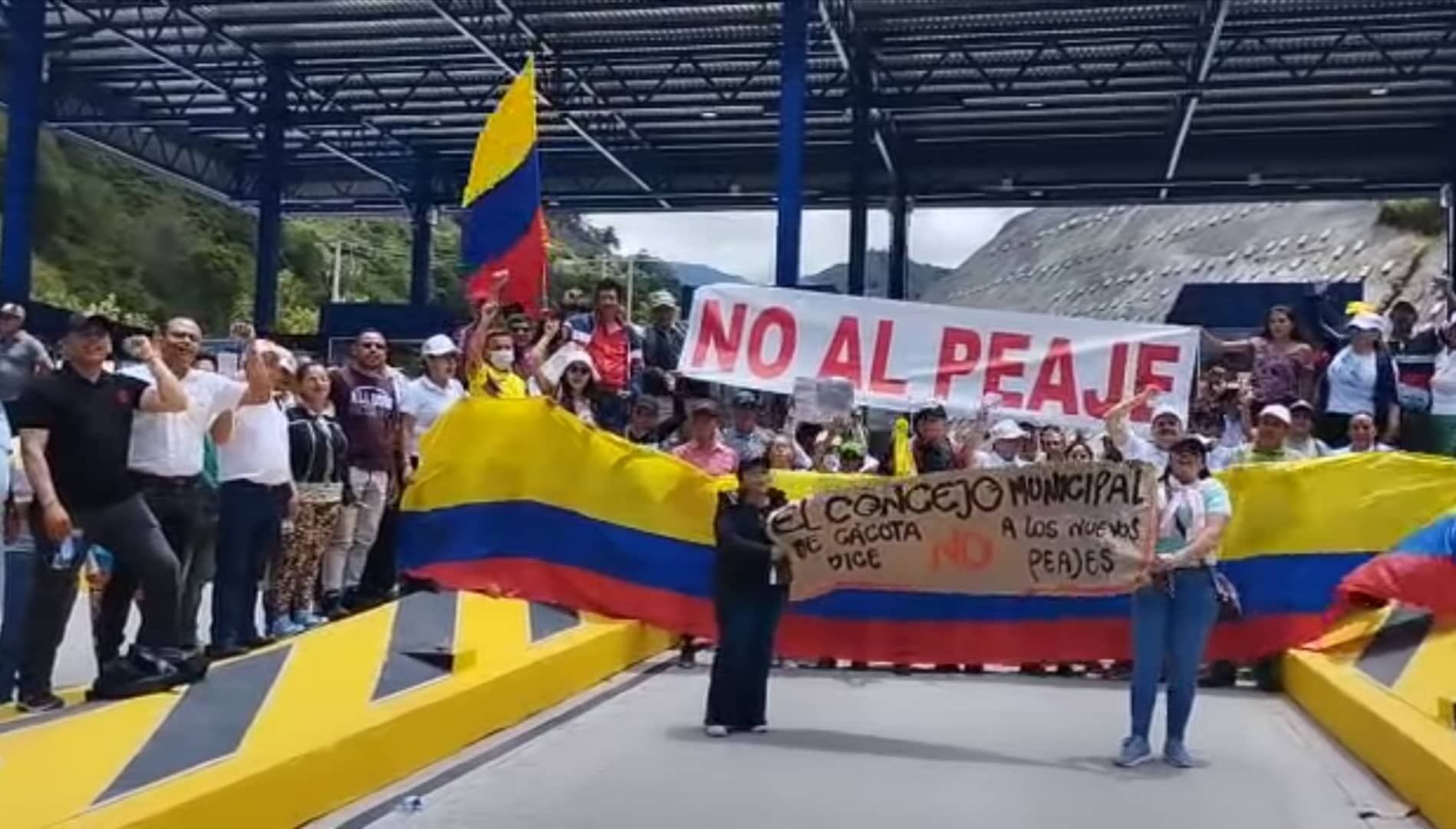 Las manifestaciones se desarrollaron en el marco de las marchas contra el gobierno de Petro.