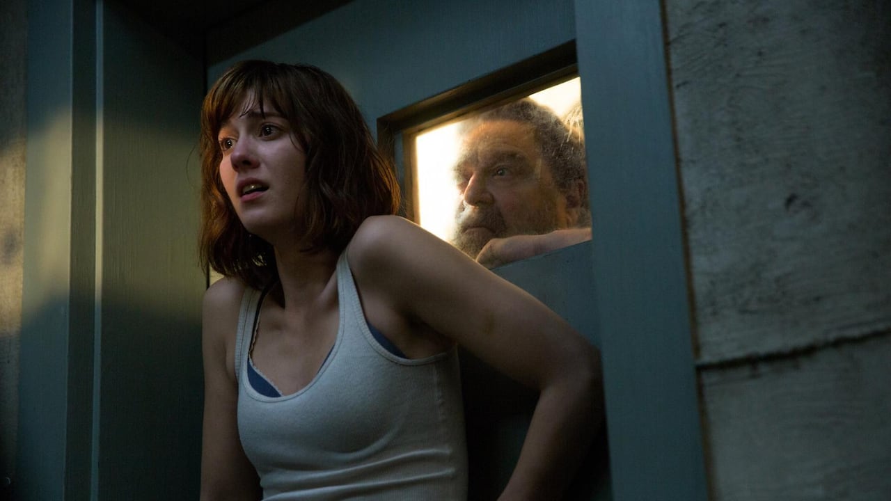 Mary Elizabeth Winstead y John Goodman.
