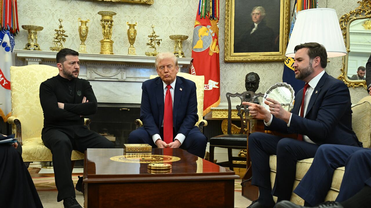 Volodímir Zelenski, Donald Trump y JD Vance durante la reunión en la Casa Blanca.