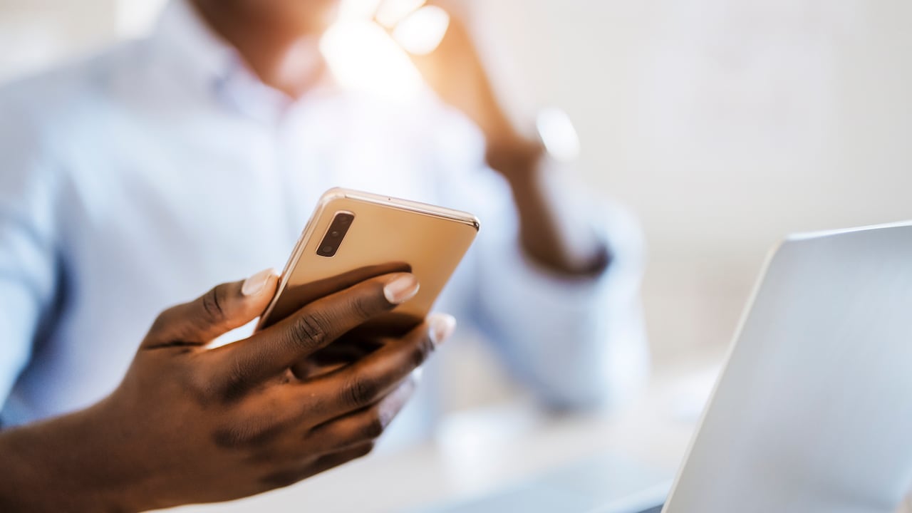 El uso de WhatsApp para compartir información sensible puede poner en riesgo la seguridad personal. Las nuevas directrices destacan qué tipo de mensaje debe evitarse para prevenir que los usuarios se conviertan en víctimas de estafas.