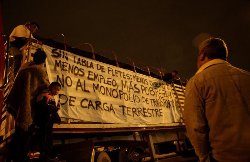 La suspensión del bloqueo es el único requisito del ministro de Transporte, Germán Cardona, para sentarse a dialogar con los directivos de la Asociación Colombiana de Camioneros. 